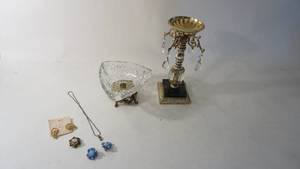 lot 194 image: Vintage dresser top decor and costume jewelry