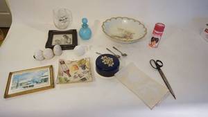 lot 213 image: Miscellaneous assorted lot including for porcelain door knobs etc.