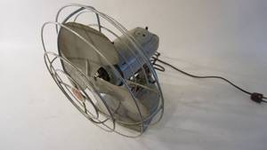 lot 217 image: Vintage GE table top fan with 12 inch bladeWORKS