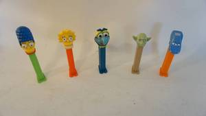 lot 269 image: Lot Of Vintage Pezs