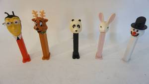 lot 270 image: Lot Of Vintage Pezs