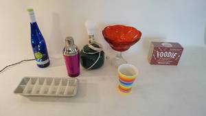 lot 279 image: Assorted home decor lot Etc