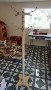lot 288 image: Unique floor style metal coathat rack