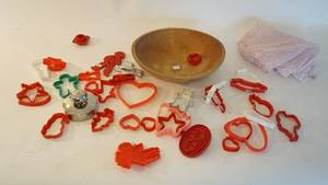 lot 291 image: Wood bowl with a sword cookie cutters and vintage apron