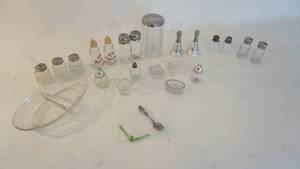 lot 294 image: Vintage glass salt and pepper shakers