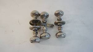 lot 295 image: Vintage door knob lot