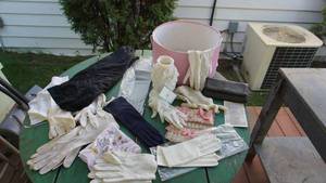 lot 303 image: Vintage hat boxladies dress accessories