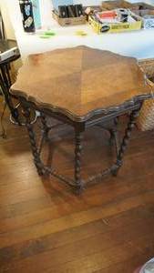 lot 311 image: Antique spindle legged lamp table 30 x 30
