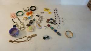 lot 320 image: Costume jewelry