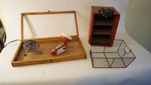 lot 327 image: Various display home decor items