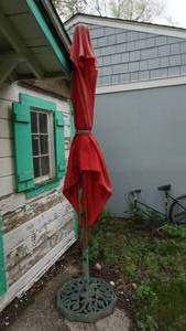 lot 362 image: Outdoor patio umbrella with cast-iron base