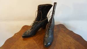 lot 369 image: Vintage fun lace up Ladies shoes