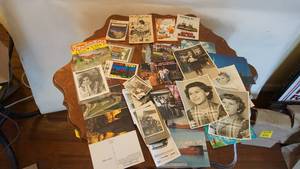 lot 380 image: Vintage photos, cards etc.