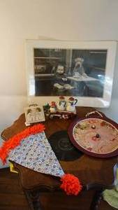 lot 383 image: Miscellaneous home decor lot etc.
