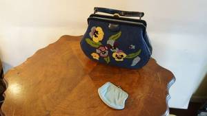 lot 384 image: Fun Stitchedembroidered purse, beaded coin purse