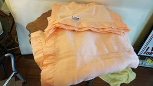 lot 388 image: FARIBO Large 95% Acrylic 5% Polyester blanket
