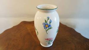 lot 390 image: Handpainted Tiffany and Company vaseas is