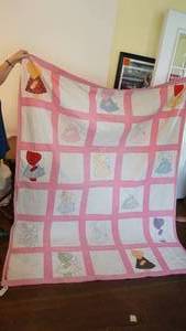 lot 392 image: Vintage stitched bonnet girl quilt