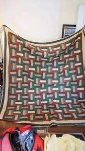 lot 393 image: Vintage hand stitch quilt