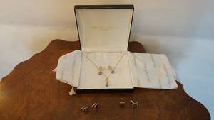 lot 396 image: Beautiful jewelry sets necklace with matching earrings, vintage cufflinks