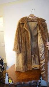 lot 398 image: Beautiful caramel fur coat with lining replaced
