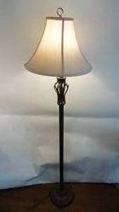 lot 401 image: Beautiful vintage floor lamp