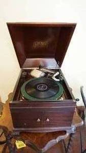 lot 8 image: Table Top Victrola phonographWORKS