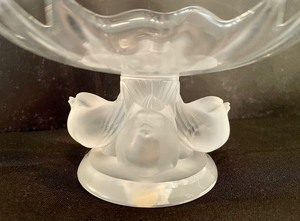 lot 36 image: Lalique Pedestal Dish