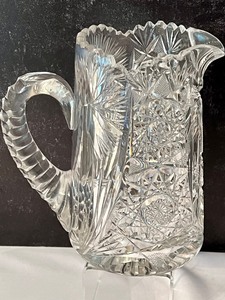 lot 95 image: Variety of Beautiful Vintage Glassware