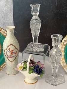 lot 93 image: Lovely Array of Vintage Collectibles and Decor