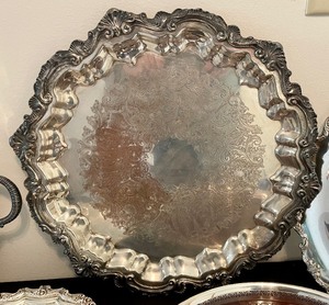 lot 39 image: Vintage Silver Plated Serving Pieces
