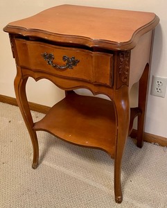 lot 54 image: Vintage French Provincial Accent Table