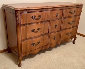 lot 55 image: Vintage French Provincial 9 Drawer Dresser