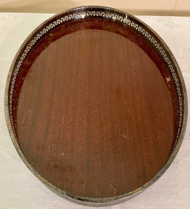lot 127 image: 2 Vintage Serving Trays