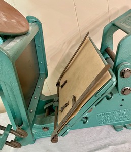 lot 137 image: Vintage Kelsey & Company Printing Press