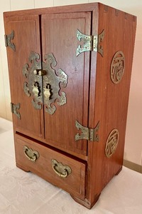 lot 147 image: Vintage Asian Jewelry Cabinet