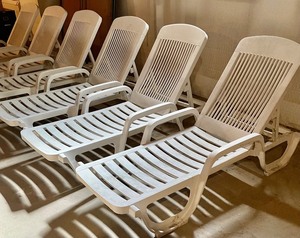 lot 178 image: 6 White Plastic Loungers