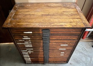 lot 175 image: Vintage Hamilton Printing Tray Cabinet
