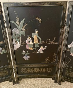 lot 200 image: Asian Tri-Fold Screen