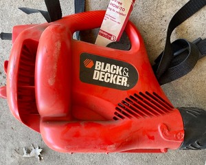 lot 204 image: Black & Decker Blower