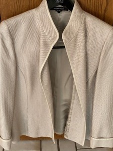 lot 218 image: Lovely Dressy Jacket by Ellen Tracy