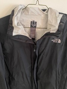 lot 217 image: Mens XL North Face Hooded Zip Up