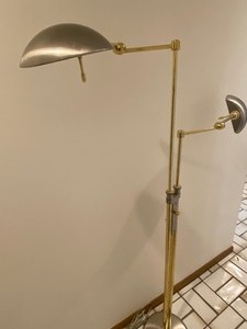 lot 250 image: Lovely Two Tone Metal Adjustable Floor Lamp