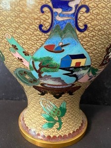 lot 80 image: Beautiful Cloisonn Vase
