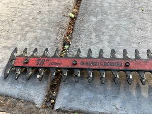 Black and Decker Bush Trimmer