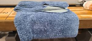 lot 106 image: 5 x 8 blue shag area rug