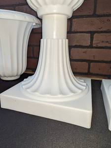 lot 122 image: Set of 2 Outdoor Plant Pots wInterchangable Tops, White