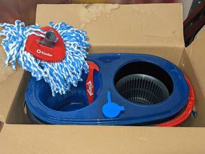 lot 61 image: 2 O-Cedar Easywring Rinse Clean Spin Mop Systems