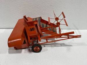 Tin Allis-Chalmers All Crop Combine