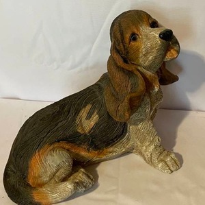 lot 73 image: Beautiful Basset Resin Statue